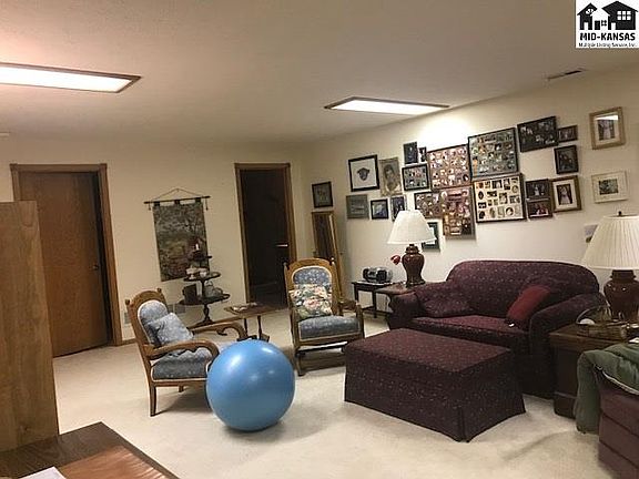 2nd image of 802 Idlewild Dr