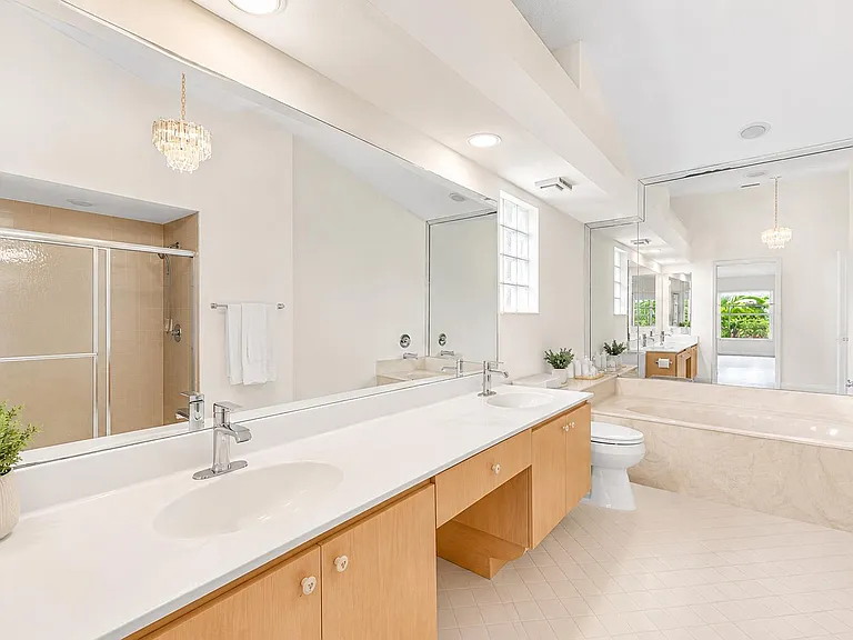 9581 Tavernier Dr — Photo 14