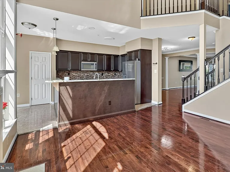 27 Lincoln Dr — Photo 8