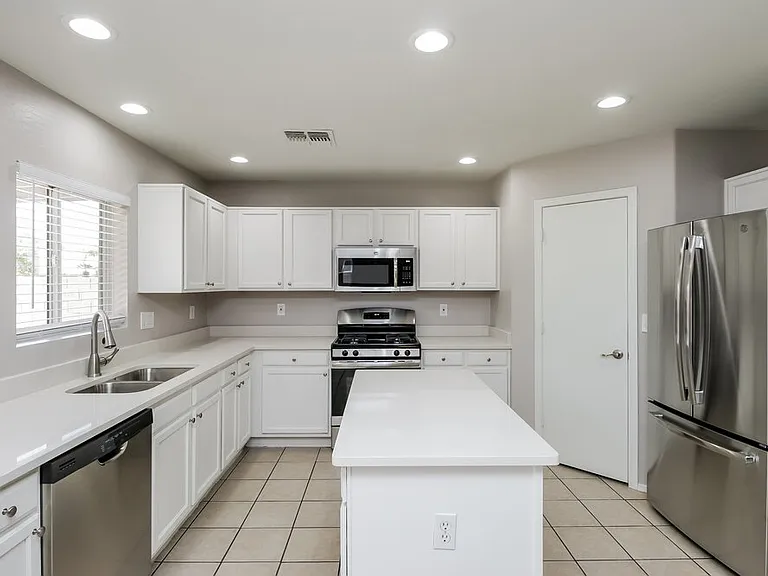 6217 W Encinas Ln — Photo 9