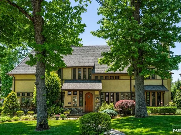 314 Winthrop Rd, Teaneck, NJ 07666