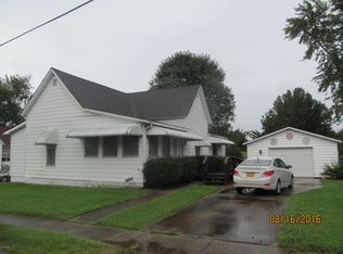 915 Barham Ave, Johnston City, IL 62951