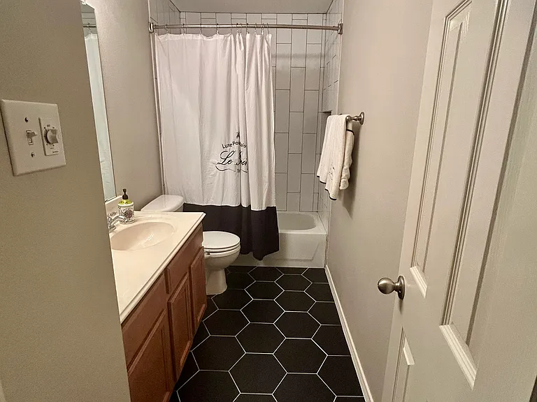 6400 Sidney Ln — Photo 6