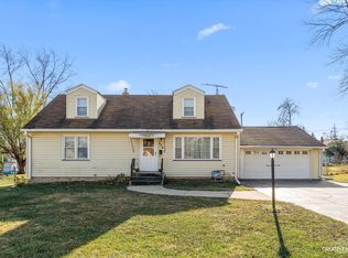306 Lakelawn Blvd, Aurora, IL 60506