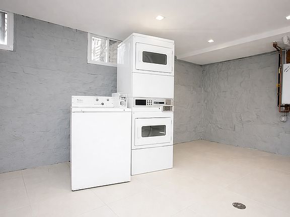5th image of 119 Albany Ave APT 2B