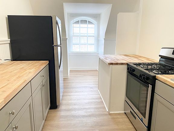 3rd image of 341 Richmond Ave APT 4