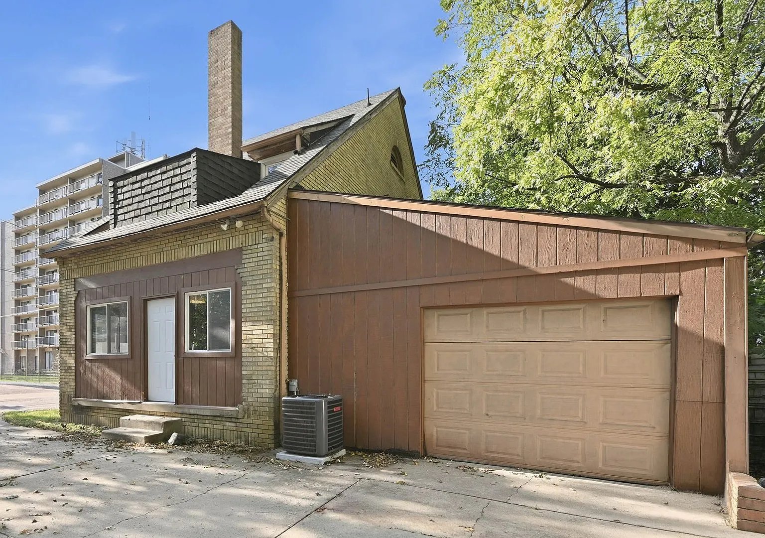 2 Bed 1.5 Bath Single House in Xenia! — Photo 3