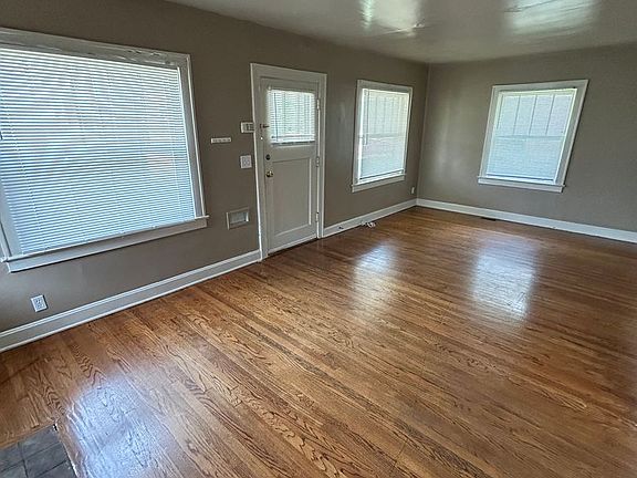 3rd image of 5314 Charlotte St