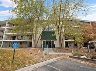 10511 Cedar Lake Rd APT 418, Minnetonka, MN 55305