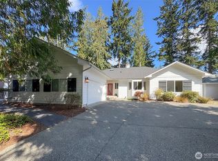 121 Harleman Dr, Sequim, WA 98382