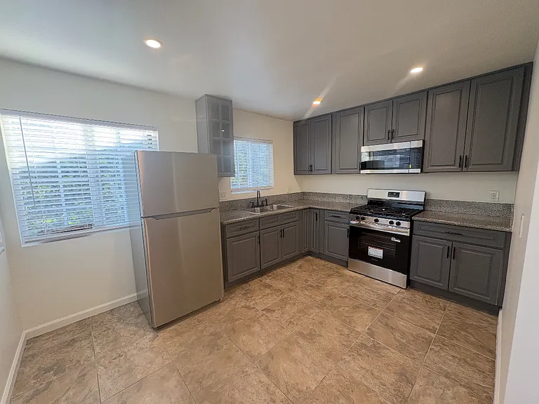 1241 Glen Ave #1241 — Photo 4