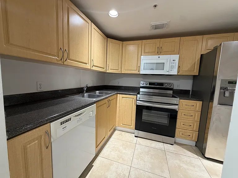 2532 SW 19th Ave #309 — Photo 13