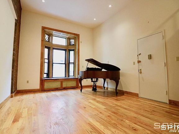 3rd image of 126 W 74th St APT 1A