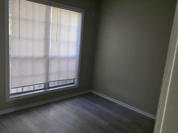 5th image of 3092 S Wesley Ct