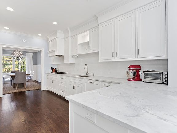 2 Nassau Pl Cos Cob CT 06807-large-045-043-009new-1500x1000-72dpi.jpg