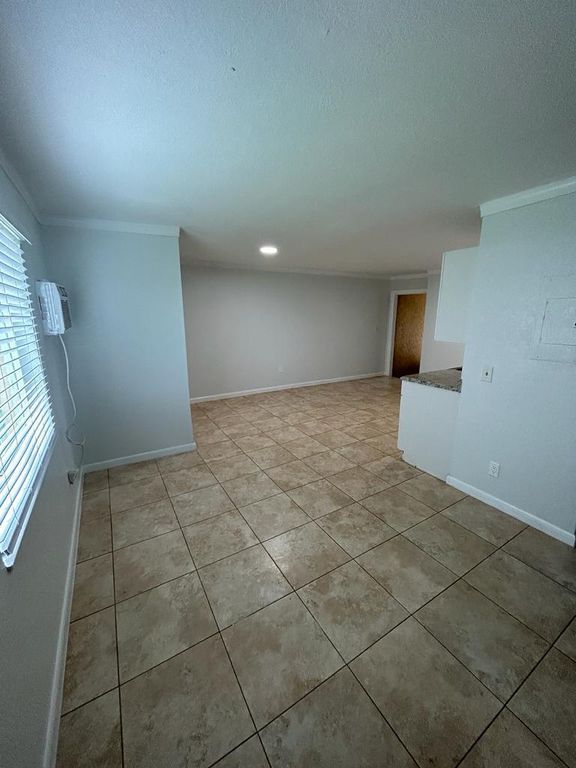 1119 NW 6th Ave APT 4, photo 5