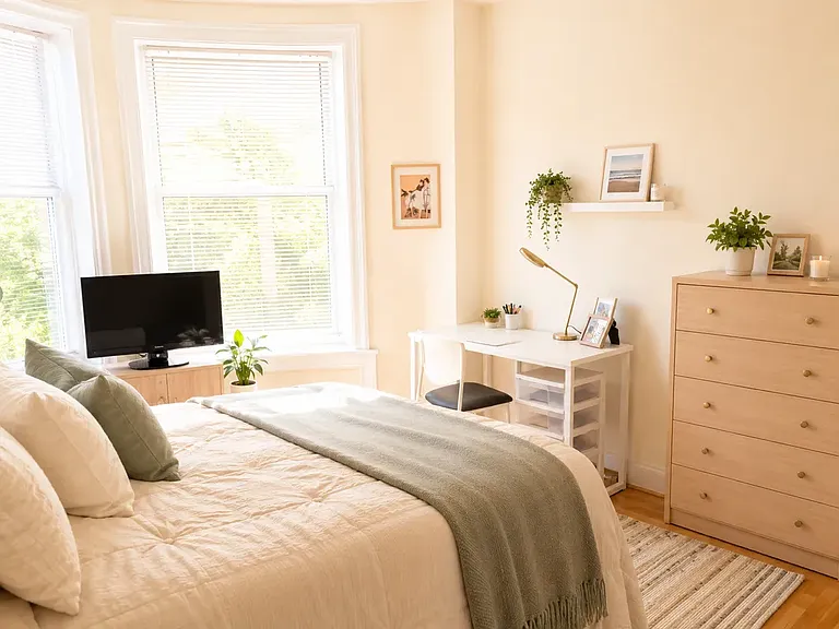 1942 Beacon St #5 — Photo 4