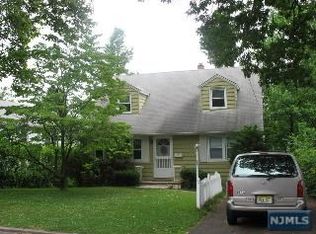 162 8th St, Cresskill, NJ 07626