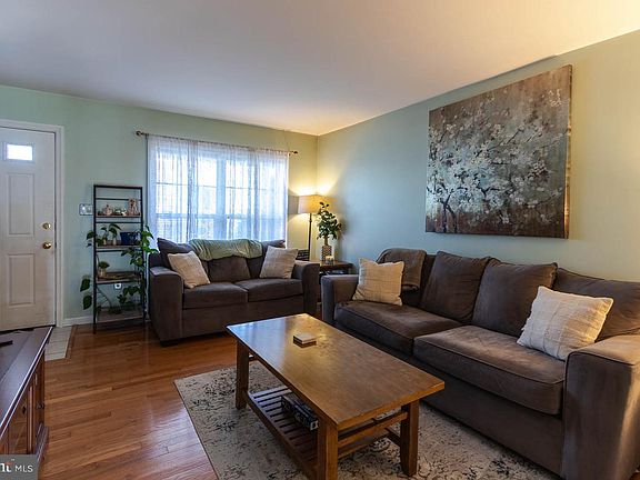 2nd image of 306 Fieldstone Ln