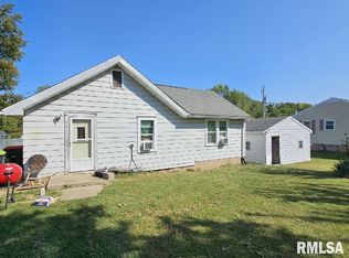 421 Roberts St, Creve Coeur, IL 61610
