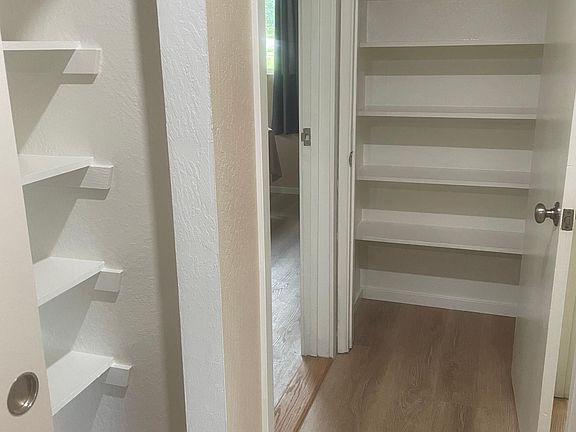 4th image of 15-2737 Aku St #A