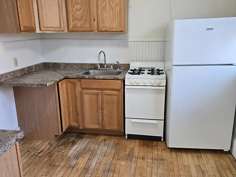 278 Woodford St #11 — Photo 5