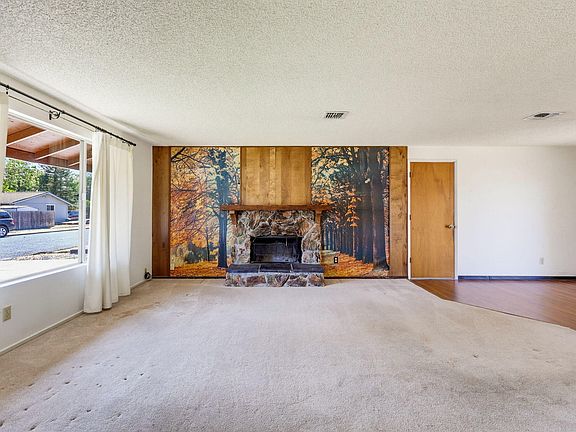 4th image of 520 Elm Way
