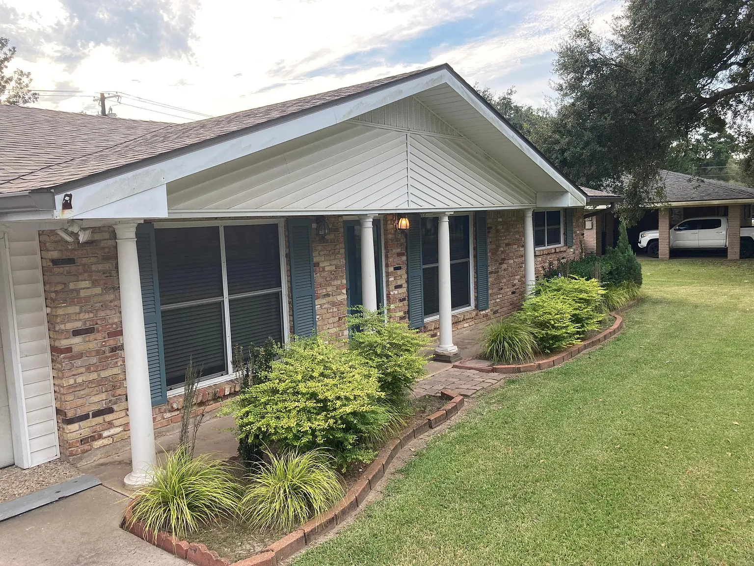 4 bed, 2050 sqft, $2,100 — Photo 2
