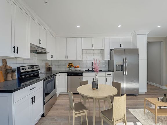 2nd image of 1239 Robinson Ave APT 1