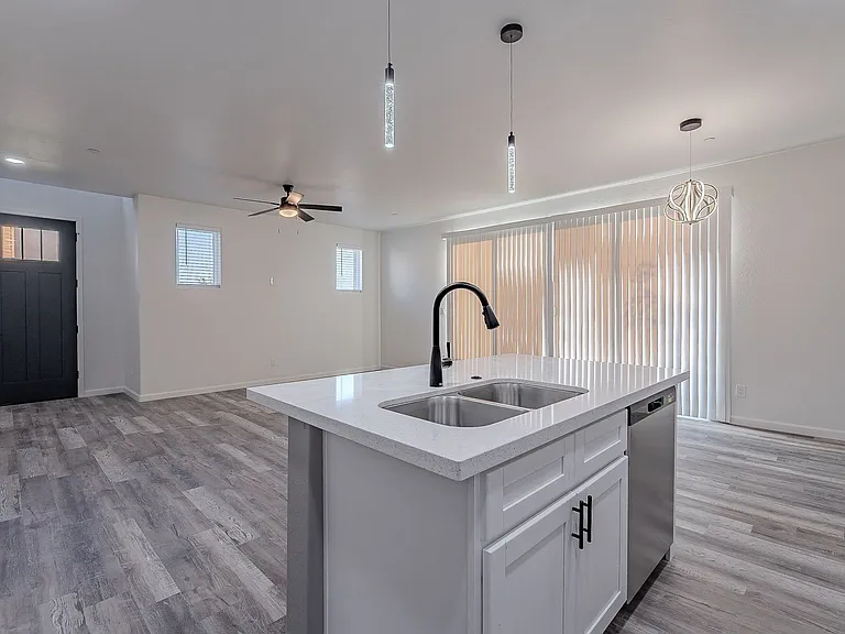 55 W Thomas Ln — Photo 1