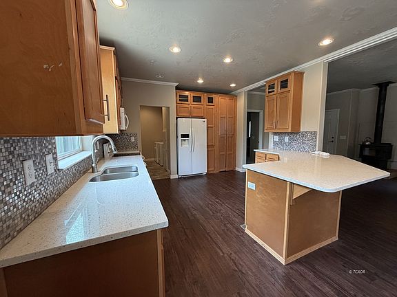 3rd image of 241 Madrone Ave
