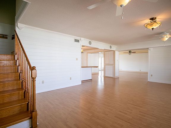 3rd image of 103 Sweet Bay Dr