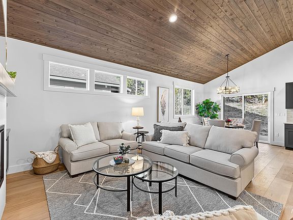 5th image of 105 Bighorn Ct