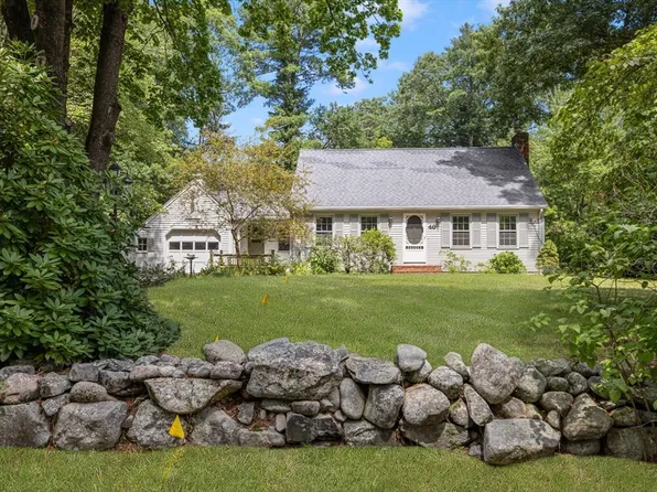 46 Homestead Ln, Attleboro, MA 02703