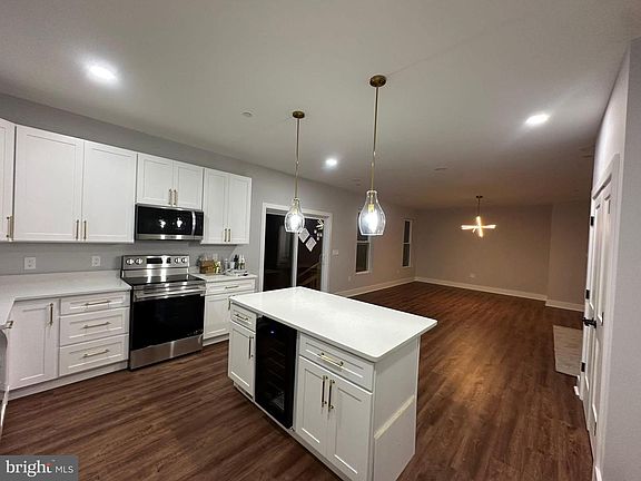 2nd image of 717 207th St