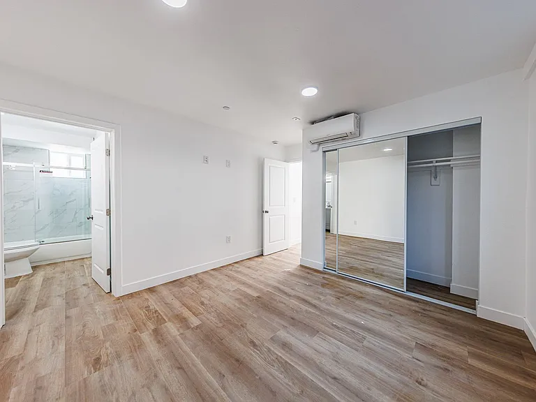 Huge 2, 3 & 4 Bed 2026 Townhomes — Photo 11