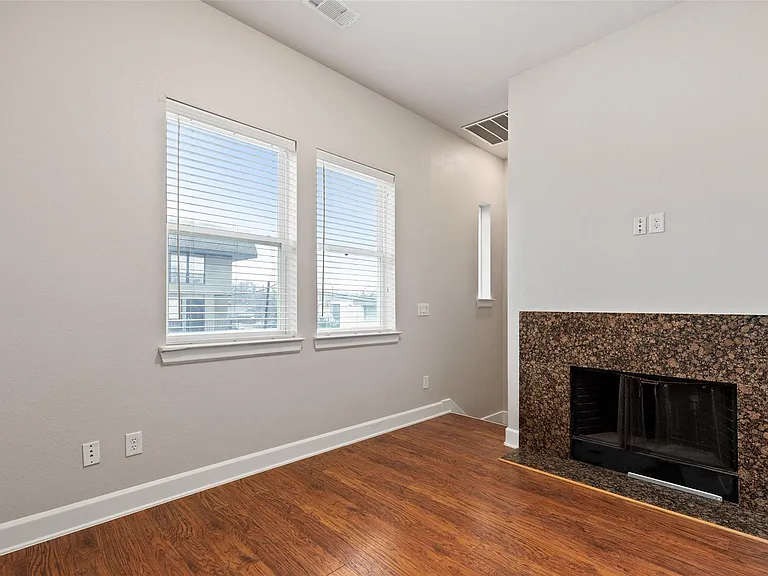 4311 Hartford St #D — Photo 7