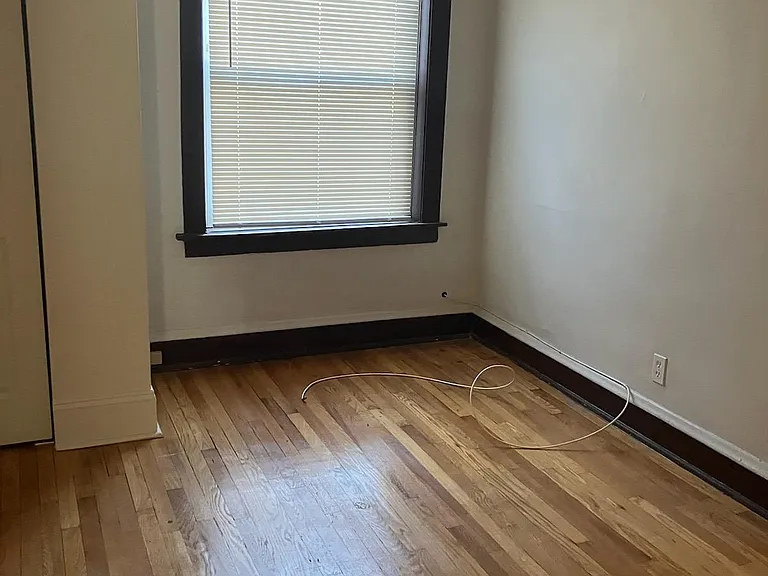 1048 W 81st St #2 — Photo 15