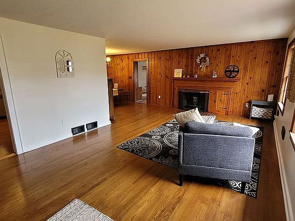 2nd image of 402 Fincastle Hts