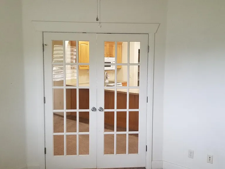 Den/second bedroom