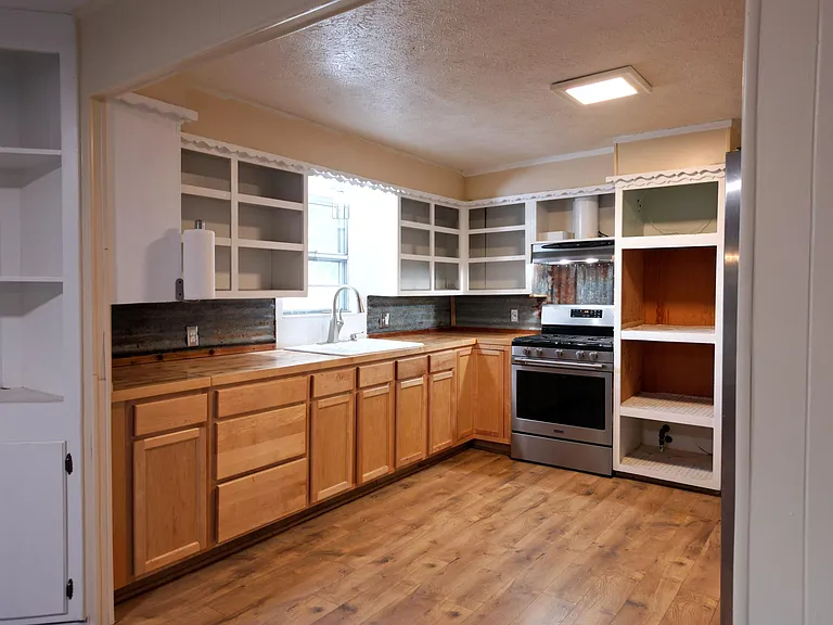 9405 E FM 174 — Photo 5