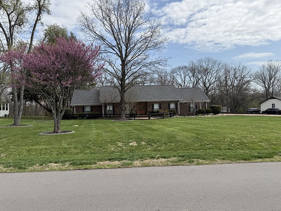 1st image of 307 Ellington Dr
