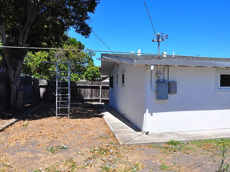 1218 Sandia Ave — Photo 19