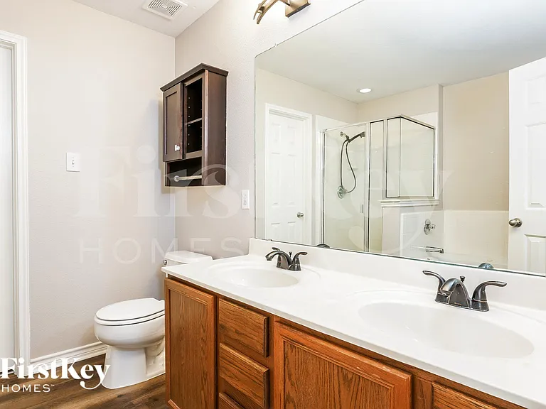 1343 Foster St — Photo 10