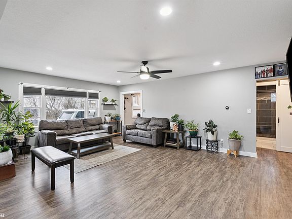 5th image of 703 S 9th Ave