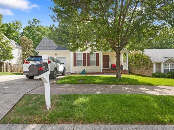 401 Holly Thorn Trce, Holly Springs, NC 27540