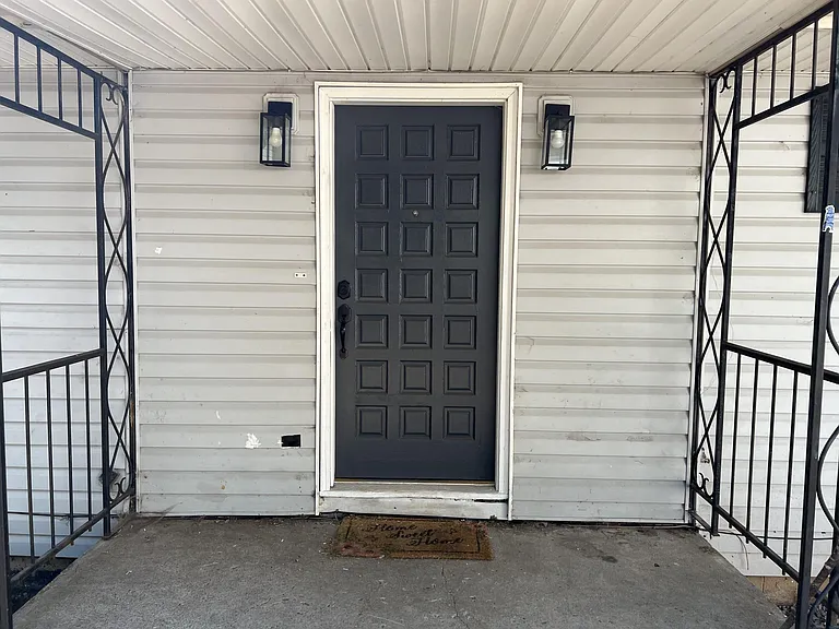 4108 NE Garden Dr #1 — Photo 3