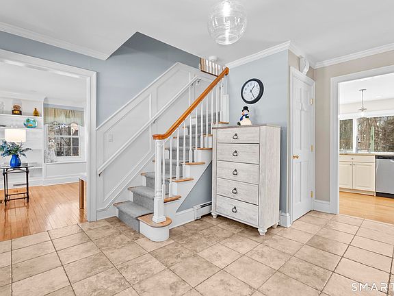 4th image of 10 Foxwood Road