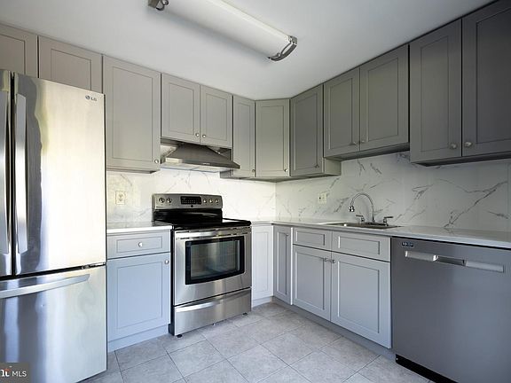 3rd image of 136 Sharpstead Ln