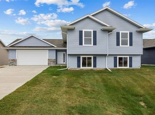 834 Indigo Dr, Palo, IA 52324